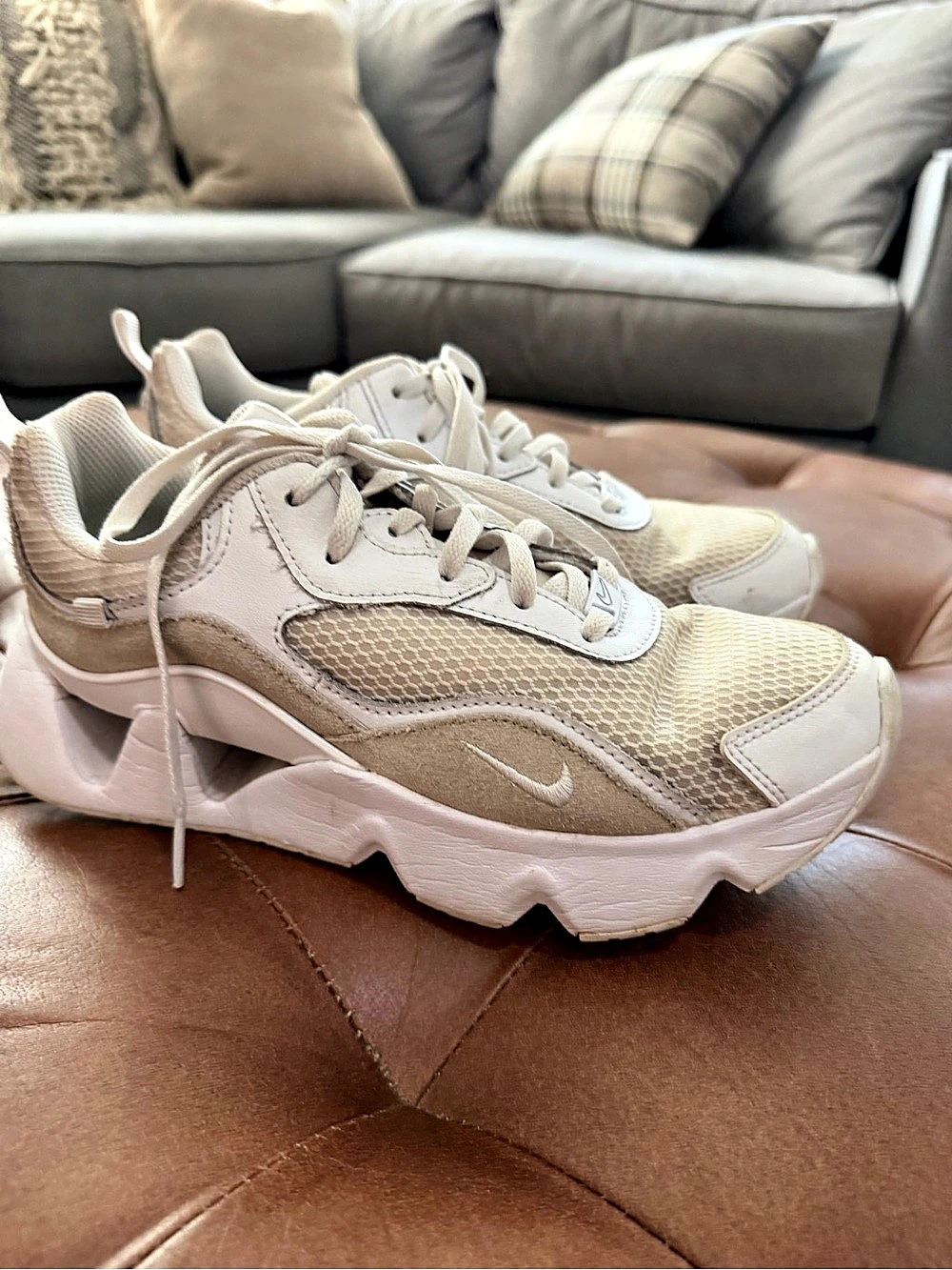 Nike Curb Women's Sneakers US 6.5 White & Beige